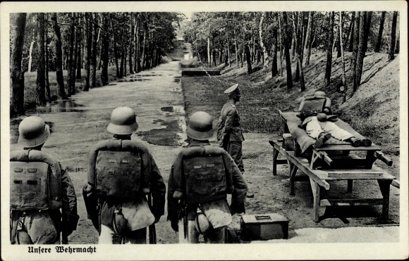 Postcard Deutsche Wehrmacht, soldiers at the shooting range