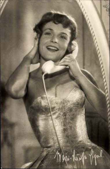 Postcard Actress Marie Luise Etzel, Telephone, Defa, The Captain of Cologne, portrait
