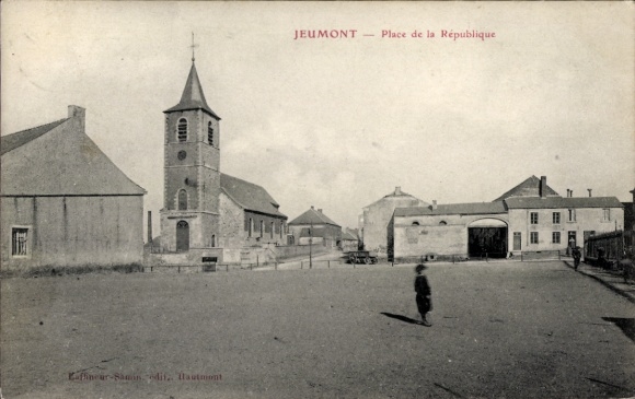 Ak Jeumont Nord,  Place de la République, Kirche, Gebäude, Straße, Person