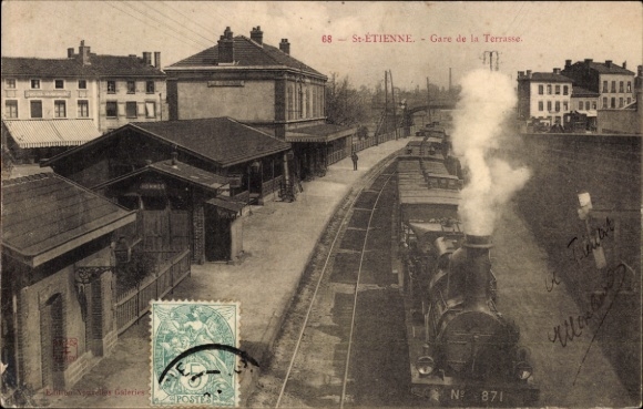 Postcard Saint Étienne Loire, Saint-Étienne-La Terrasse station, track side, steam locomotive