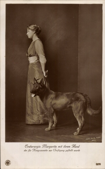 Postcard Archduchess Margarita with her dog, Margaretha of Austria-Tuscany