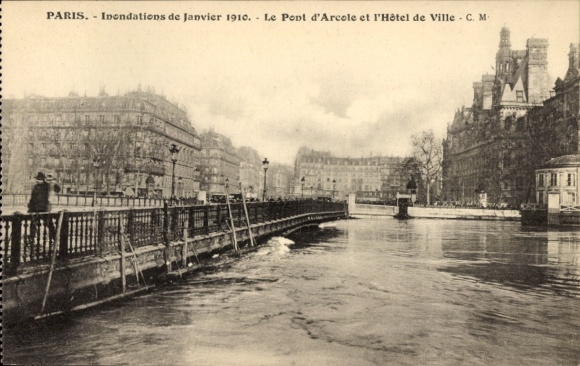 CPA Paris IV Ile de la Cité, Le Pont d'Arcole et l'Hôtel de Ville, Inondation 1910