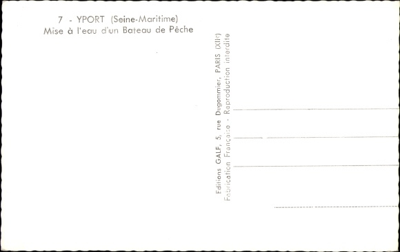 Postcard Yport Seine Maritime, launching of a fishing boat
