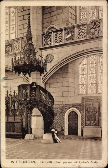 Postcard Lutherstadt Wittenberg, Castle Church, pulpit with Luther's grave, architecture