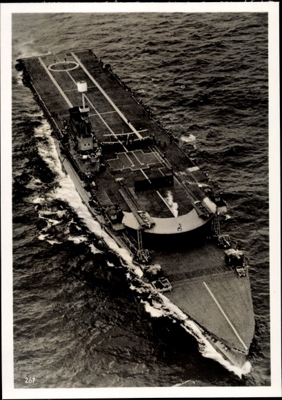 Photo Heinrich Hoffmann, English aircraft carrier Courageous, September 1939, aerial view