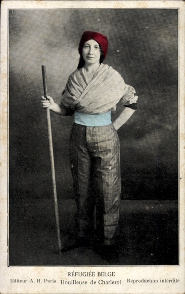 Postcard Réfugiée Belge, Houilleuse de Charleroi, femme, traditional costumes Belgium