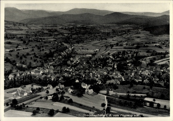 Ak Oberschopfheim Friesenheim in Baden, Luftaufnahme von  ländliche Umgebung, Dorfansicht, Flugze