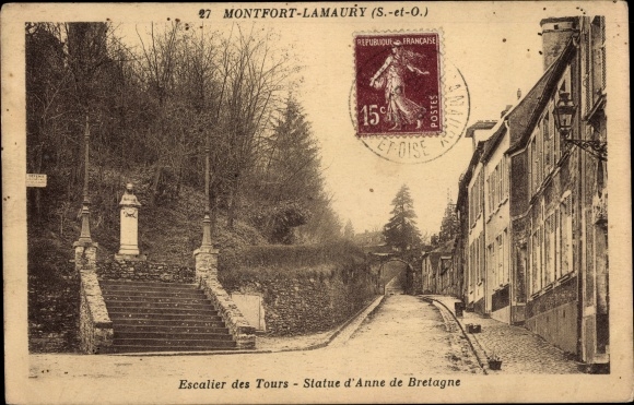 PC Montfort l'Amaury Yvelines, Steps of Tours, statue of Anne of Brittany
