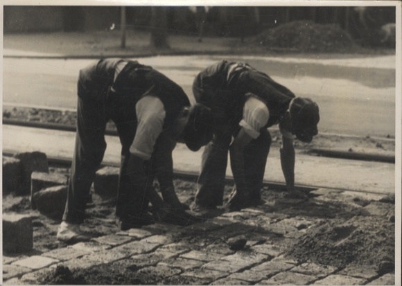 Original Fotos Berlin Tempelhof, Bauarbeiten in der Berliner Straße, um 1945/46, ca. 12x17 cm