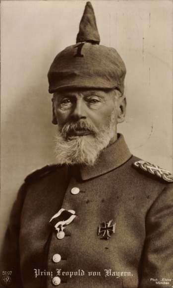 Postcard Prince Leopold of Bavaria, portrait, uniform, Iron Cross, spiked helmet