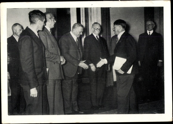 Zbiorowy obraz ludzi i wydarzeń naszych czasów 220, Hitler, Radca Generalny ds. Gospodarki, Kancelaria Rzeszy