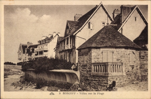 PC Roscoff Finistère, villas on the seafront, architecture, black and white photo