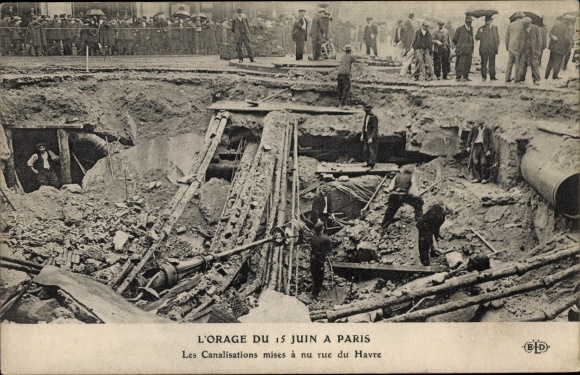 Postcard Paris IX, The storm of June 15, landslide, pipes exposed, Rue du Havre