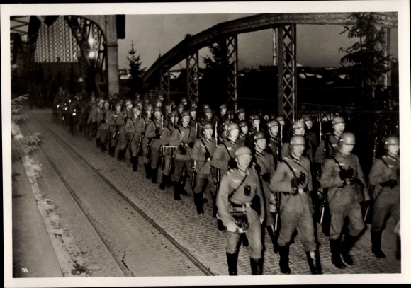 Photo Heinrich Hoffmann, Wehrmacht troops move into Memelland, March 23, 1939