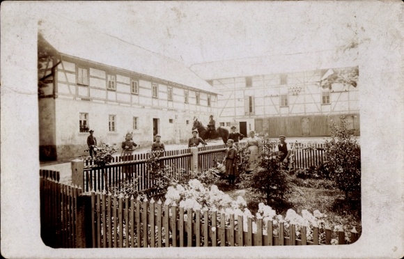 Foto Ak Arnsdorf in Sachsen, Bauernhaus, Garten