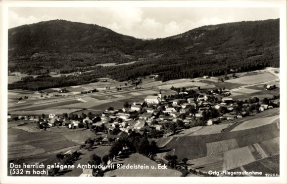Ak Arnbruck im Bayerischen Wald Oberpfalz, Landschaft mit  Riedelstein, Eck, 532 m hoch, Flugaufn