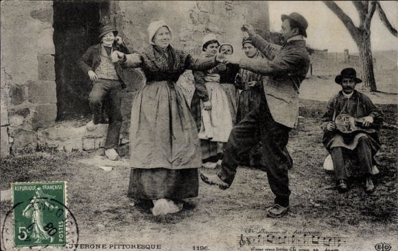 KP Auvergne, tancerze w tradycyjnych strojach