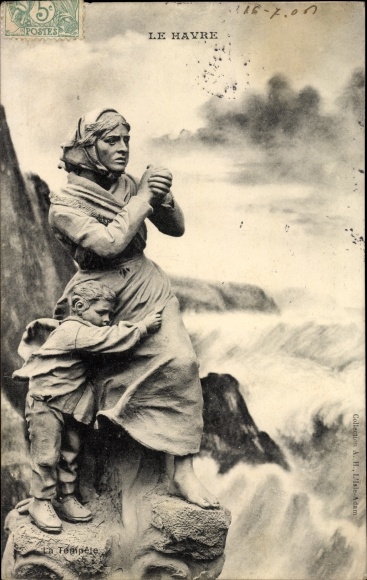 Postcard Le Havre Seine Maritime, La Tempete, Monument on the Shore, Family, Mother and Son