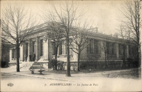 Ak Aubervilliers Seine Saint Denis, Historisches Gebäude, Bäume, Bank, Personen