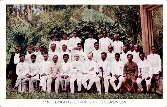 Postcard Zendelingen Indonesia, Gurus and Elders, Mission, Group portrait