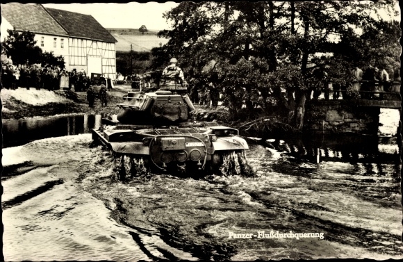 Postcard Deutsche Bundeswehr, tanks in a river crossing