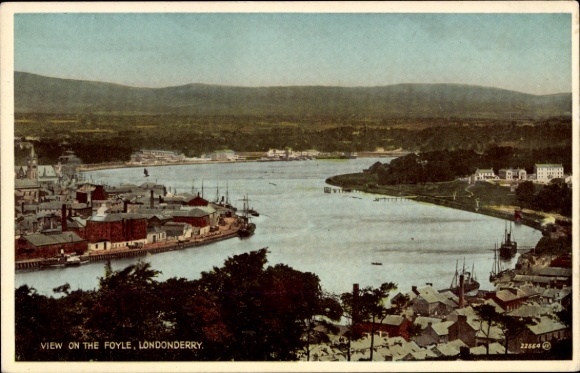Postcard Londonberry Northern Ireland, View on the Foyle