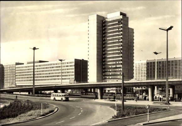 Postcard Halle an der Saale, Ernst Thälmann Platz, skyscraper