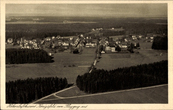 Ak Königsfeld in Sachsen, Luftaufnahme von  Berge im Hintergrund, weite Landschaft