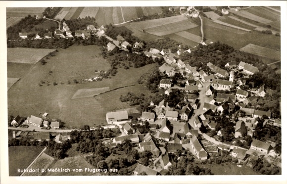 Ak Rohrdorf Meßkirch in Opper-Zwaben Baden, luchtfoto van Rohrdorf, landelijke omgeving, woonwijk