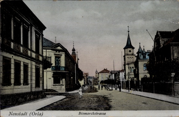 Ak Knau Neustadt an der Orla Thüringen, Bismarckstraße,  Gebäude, ruhige Straße, leichte Farbgebu