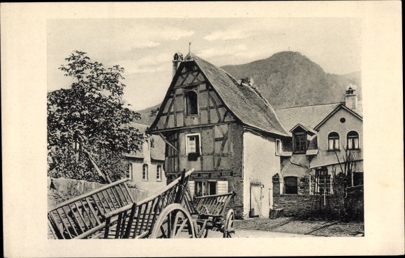 Ak Moselkern an der Mosel, Hauspartie, Fachwerkhaus, Wagen