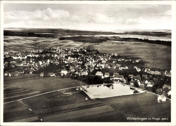 Ak Winterlingen Schwäbische Alb, Luftaufnahme von  Häuser und Teich, schöne Landschaft
