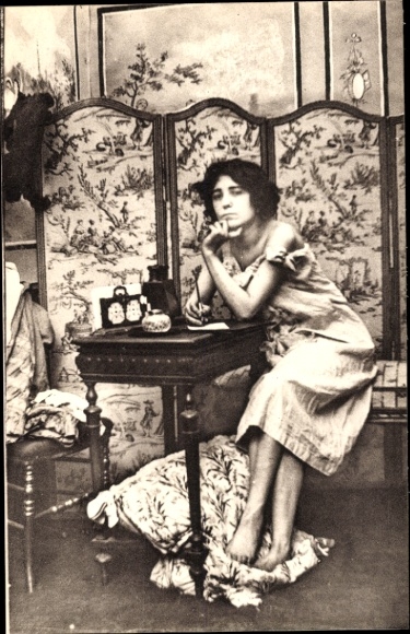 PC Parisiennes fin de siècle, woman in underwear at the table, cloakroom