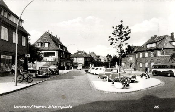 Postcard Uelzen in Lower Saxony, Uelzen/Hann. Sternplatz, historic buildings, roundabout, cars...