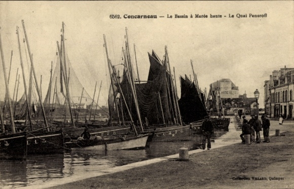 PC Concarneau Finistère, harbor view, boats, Le Quai Peneroft,