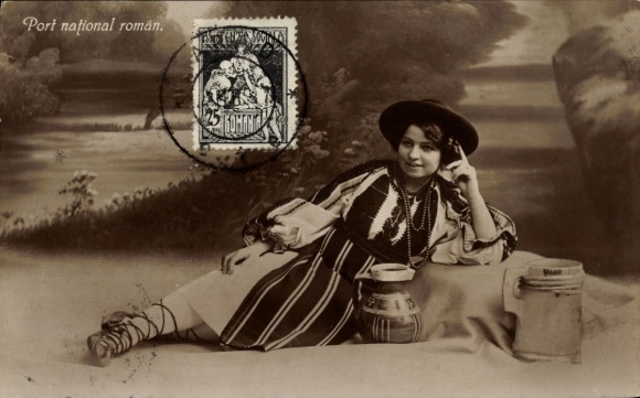 Postcard Young woman in Romanian costume