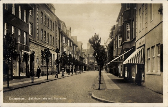 Postcard Delmenhorst in Oldenburg, Bahnhofstraße, Sparkasse, architecture, people, trees