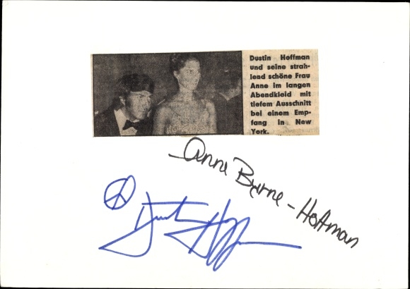 Handtekening acteur Dustin Hoffman, danseres Anne Byrne Hoffman, krantenknipsel