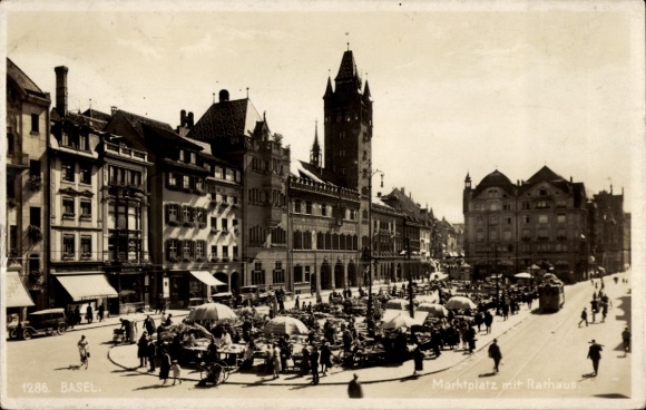 KP Basel City Szwajcaria, rynek, ratusz, architektura, ludzie, stragany na rynku