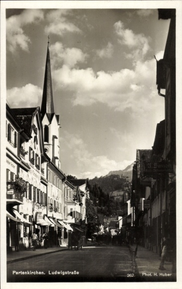 Ak Garmisch Partenkirchen, Blick in die Ludwigstraße, Kirche