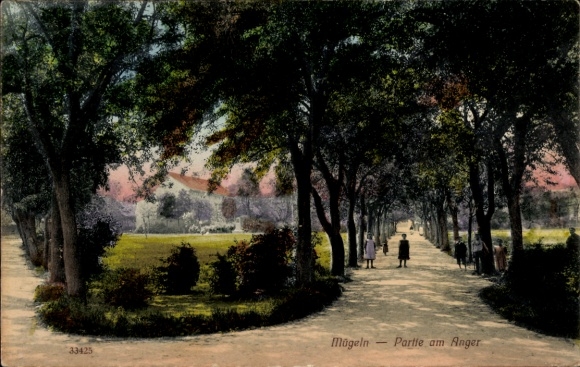 Postcard Mügeln in Saxony, park outdoors, including walkers, trees, path