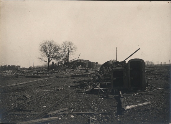 Foto Ham Frankreich, Zerstörungen am Ort, Bahnschienen, I. WK