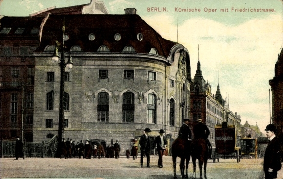 Ak Berlin Mitte, Komische Oper mit Friedrichstraße, Passanten
