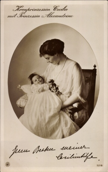 Ak Kronprinzessin Cecilie von Preußen, Prinzessin Alexandrine, Cecilienhilfe, NPG 5218