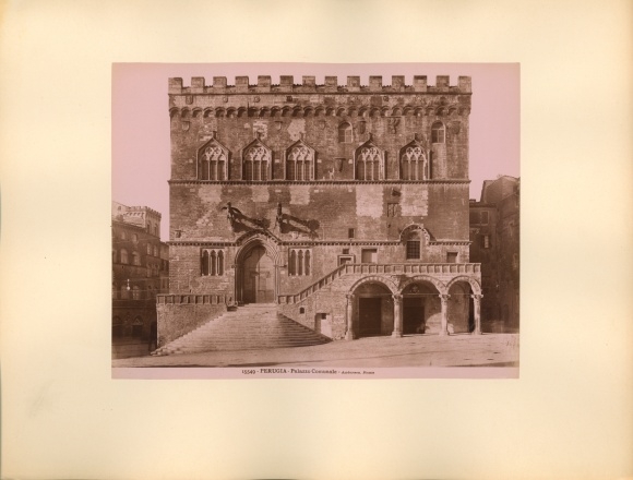 foto rond 1880, Perugia Umbrië, Palazzo Comunale