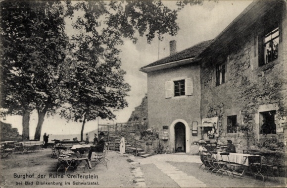 Ak Bad Blankenburg in Thüringen, Burghof der Ruine Greifenstein, Natur, Gäste, Tische, Terrasse