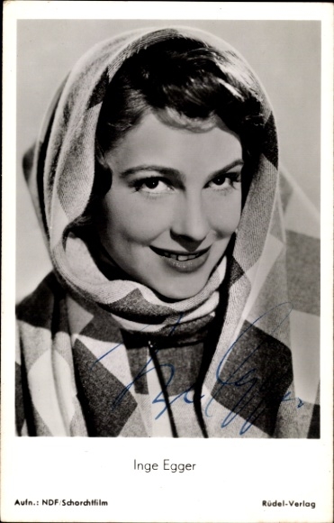 Postcard actress Inge Egger, portrait, autograph, fanfares of love