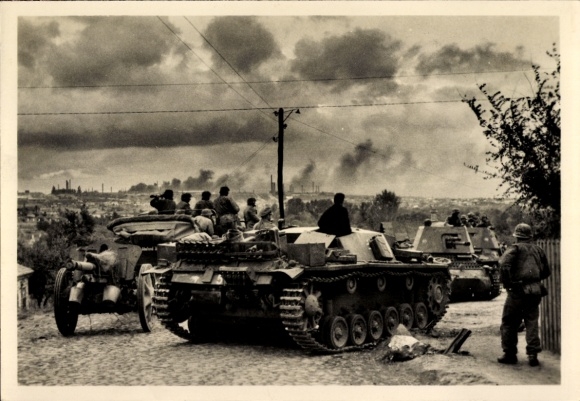 Postcard Waffen-SS, assault guns occupy a city