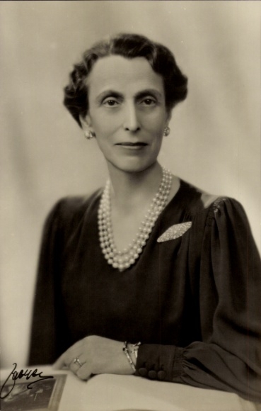 Postcard Crown Princess Louise of Sweden, portrait