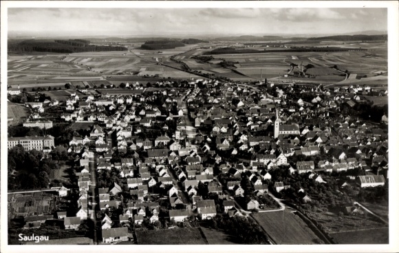 Ak Bad Saulgau in Oberschwaben, Luftaufnahme von  Wohnhäuser, Landschaft, ländliche Umgebung